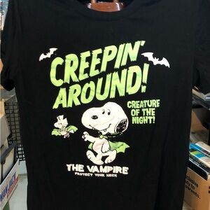 PEANUTS  SNOOPY Vampire Creepin Around Halloween Tee Size Lg